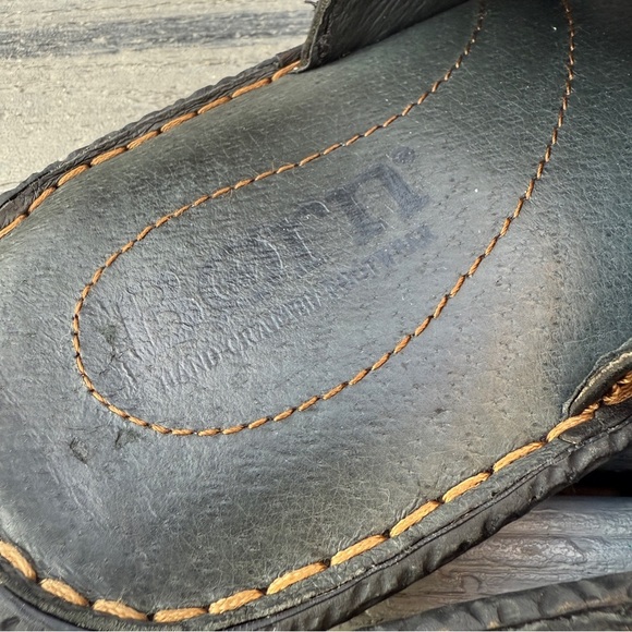 Born Mens Size 10/44 FloresBlack Leather and Tan Stitched Beach Vacation Sandals - Picture 9 of 17